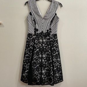Kay Unger New York Sliver and black cocktail dress size 2
